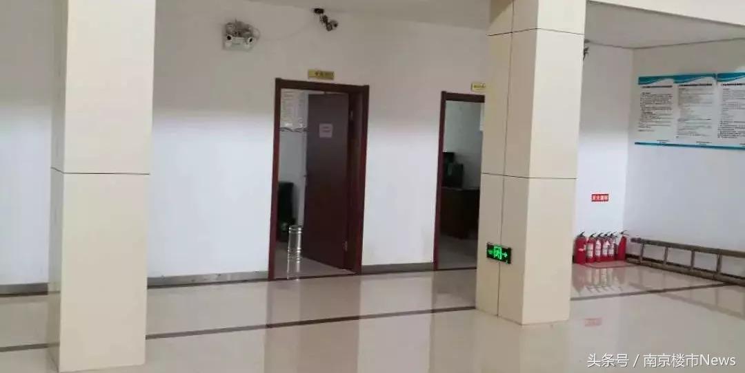 业主发现违建,楼盘刚交房业主大量违建被拆除