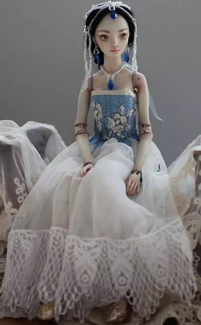 那个娃娃凭什么卖到了76500美元！