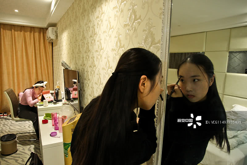 女生在外遇到危险怎么保护自己,女生出门教你如何防身自保