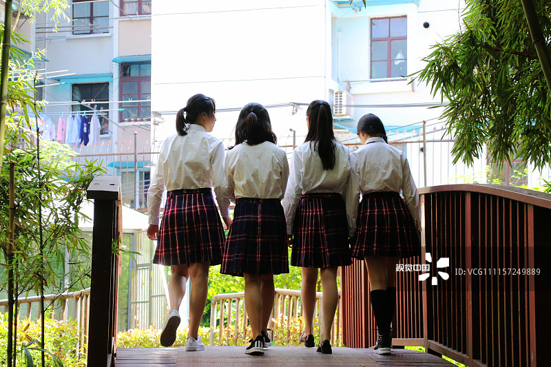 女生在外遇到危险怎么保护自己,女生出门教你如何防身自保