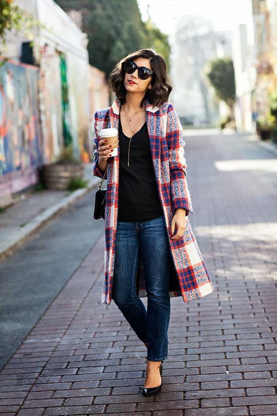 白色斜肩上衣搭配紧身牛仔裤穿搭,时尚穿搭绿色卫衣搭配大码牛仔裤