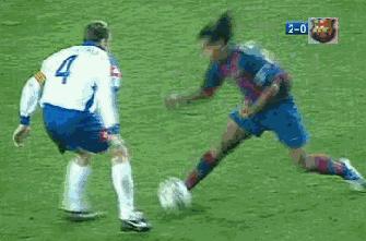 足球牛尾巴过人教学,牛尾巴过人和向后切球过人