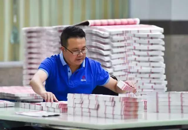 人民币制造工人工资,人民币厂上班的工人要求