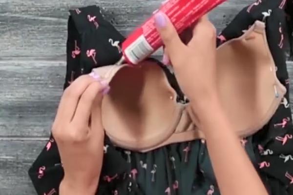 穿漏肩衣服怎么隐藏肩带,穿露肩衣服如何隐藏肩带