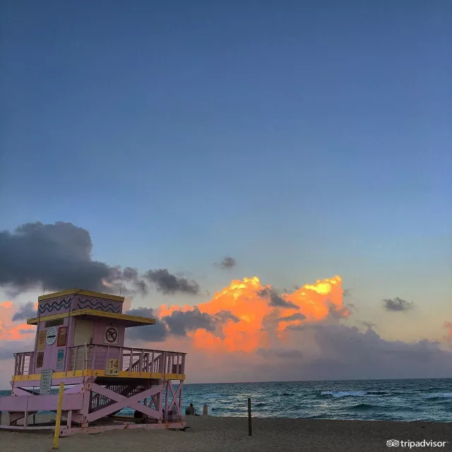 去什么地方不能穿什么颜色的衣服,中国旅游必去的十大海滩