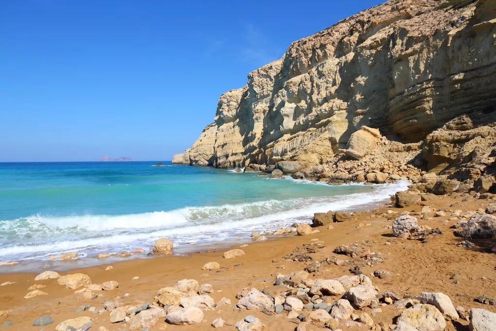 去什么地方不能穿什么颜色的衣服,中国旅游必去的十大海滩
