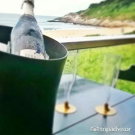 去什么地方不能穿什么颜色的衣服,中国旅游必去的十大海滩