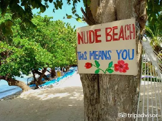 去什么地方不能穿什么颜色的衣服,中国旅游必去的十大海滩