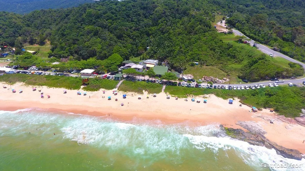 去什么地方不能穿什么颜色的衣服,中国旅游必去的十大海滩