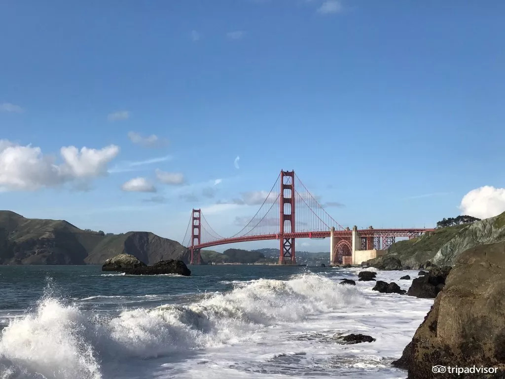 去什么地方不能穿什么颜色的衣服,中国旅游必去的十大海滩