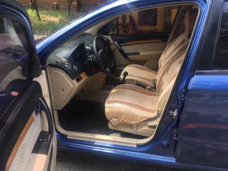 十几万的代步车一个月要多少钱,1万多的油电两用老年代步车