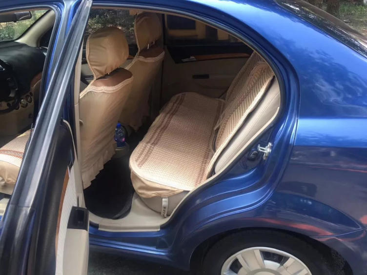 十几万的代步车一个月要多少钱,1万多的油电两用老年代步车