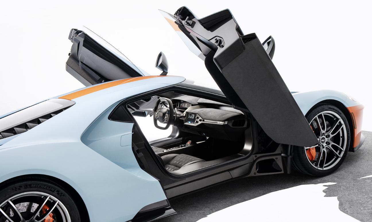 讲真的，它的赛车性能已经让它忘记了自己可以靠脸吃饭