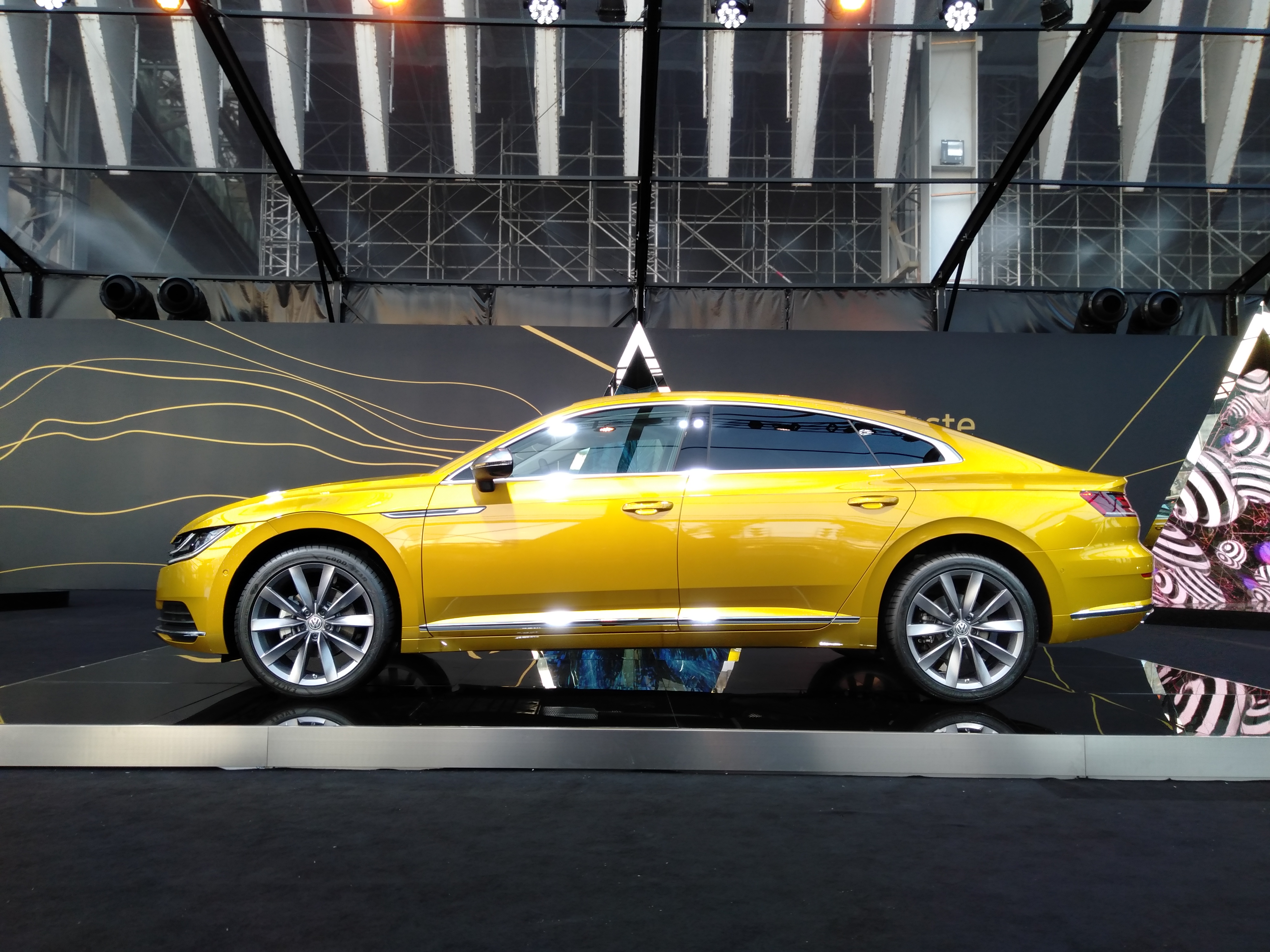 2015年大众cc2.0t尊贵型二手价格,2021款大众cc380夺目版真实成交价