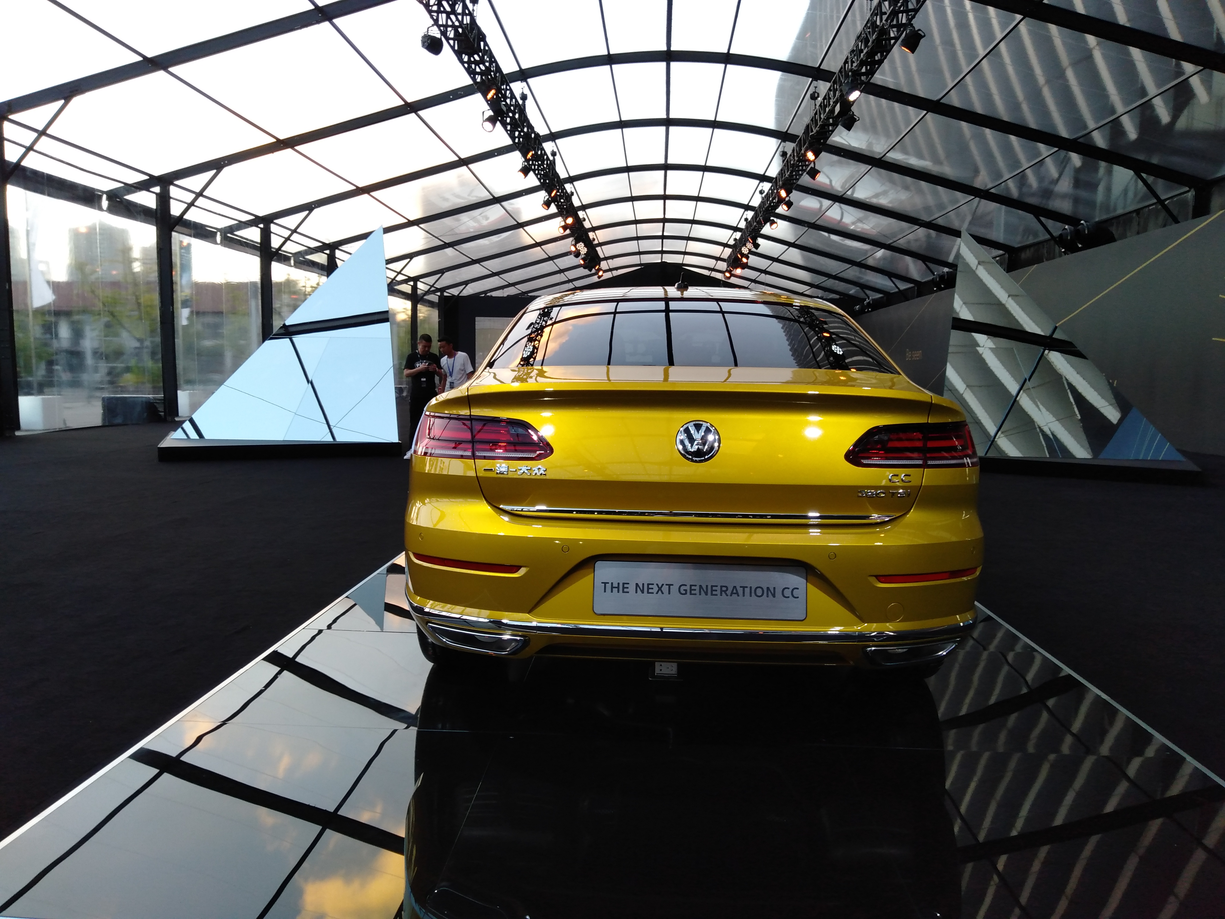 2015年大众cc2.0t尊贵型二手价格,2021款大众cc380夺目版真实成交价