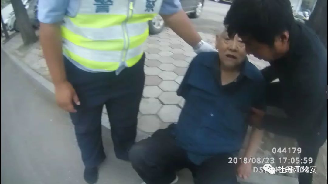 路遇老人摔倒扶与不扶,路遇老人摔倒最佳方案