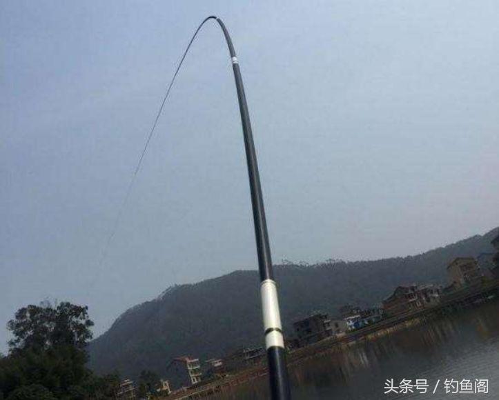 钓到大鱼总是切线跑鱼？别怪线组太细，是你遛鱼手法不对！