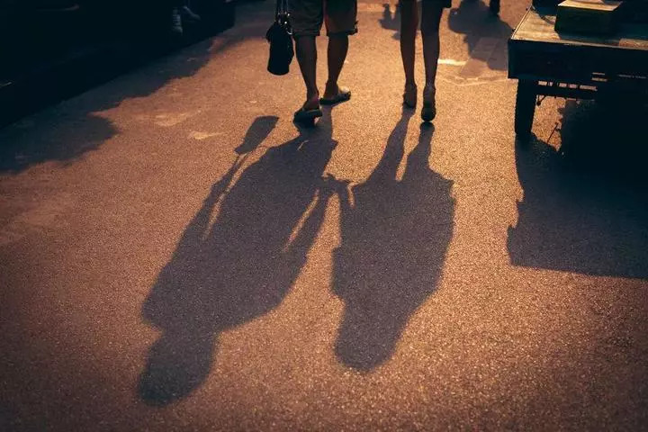 90后老师拆散学生情侣,一对新人因早恋被班主任拆散