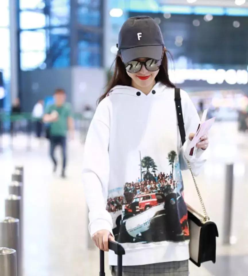 有什么时髦又好看的卫衣可以入手,今年必火的3款卫衣时髦极了