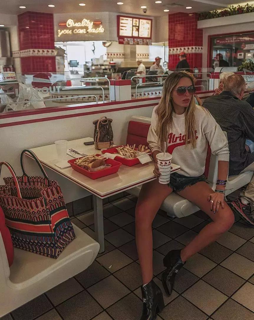 有什么时髦又好看的卫衣可以入手,今年必火的3款卫衣时髦极了