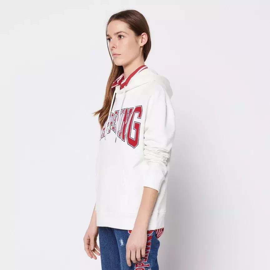 有什么时髦又好看的卫衣可以入手,今年必火的3款卫衣时髦极了