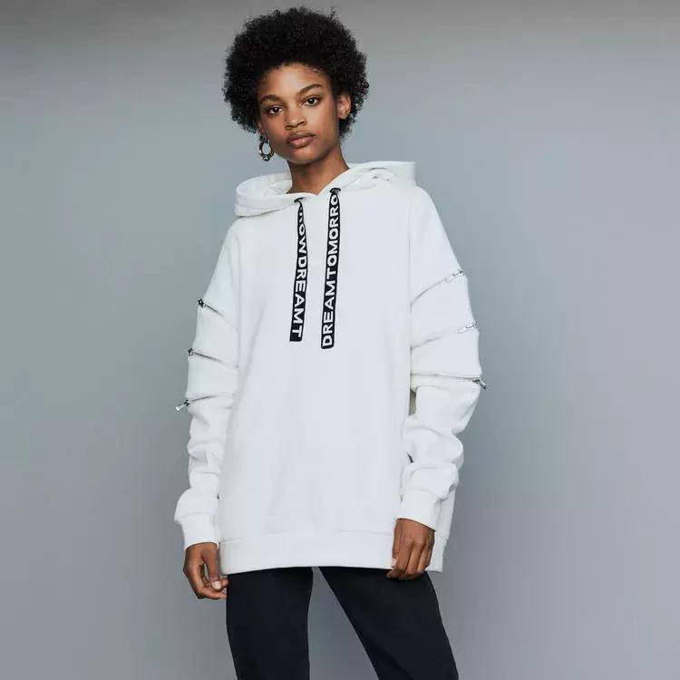 有什么时髦又好看的卫衣可以入手,今年必火的3款卫衣时髦极了