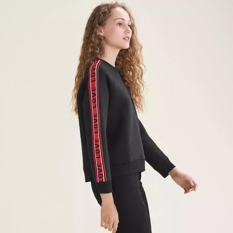 有什么时髦又好看的卫衣可以入手,今年必火的3款卫衣时髦极了