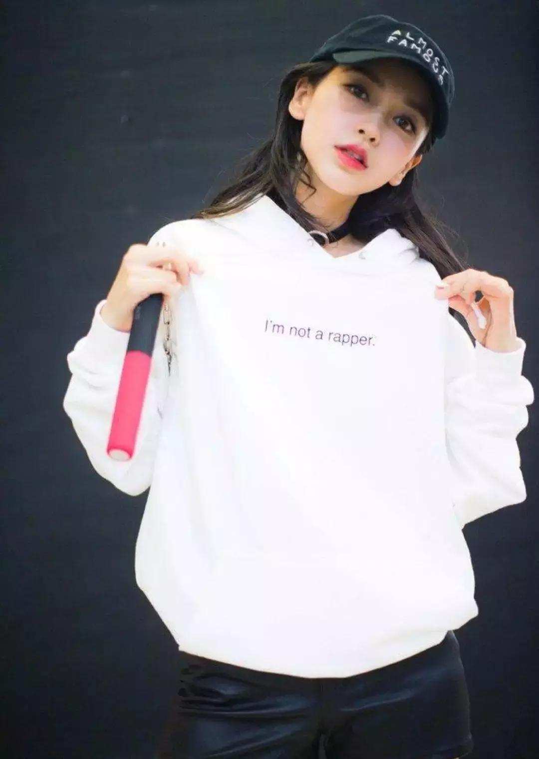 有什么时髦又好看的卫衣可以入手,今年必火的3款卫衣时髦极了