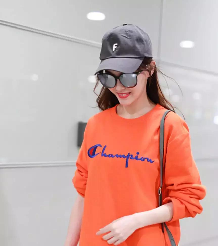 有什么时髦又好看的卫衣可以入手,今年必火的3款卫衣时髦极了