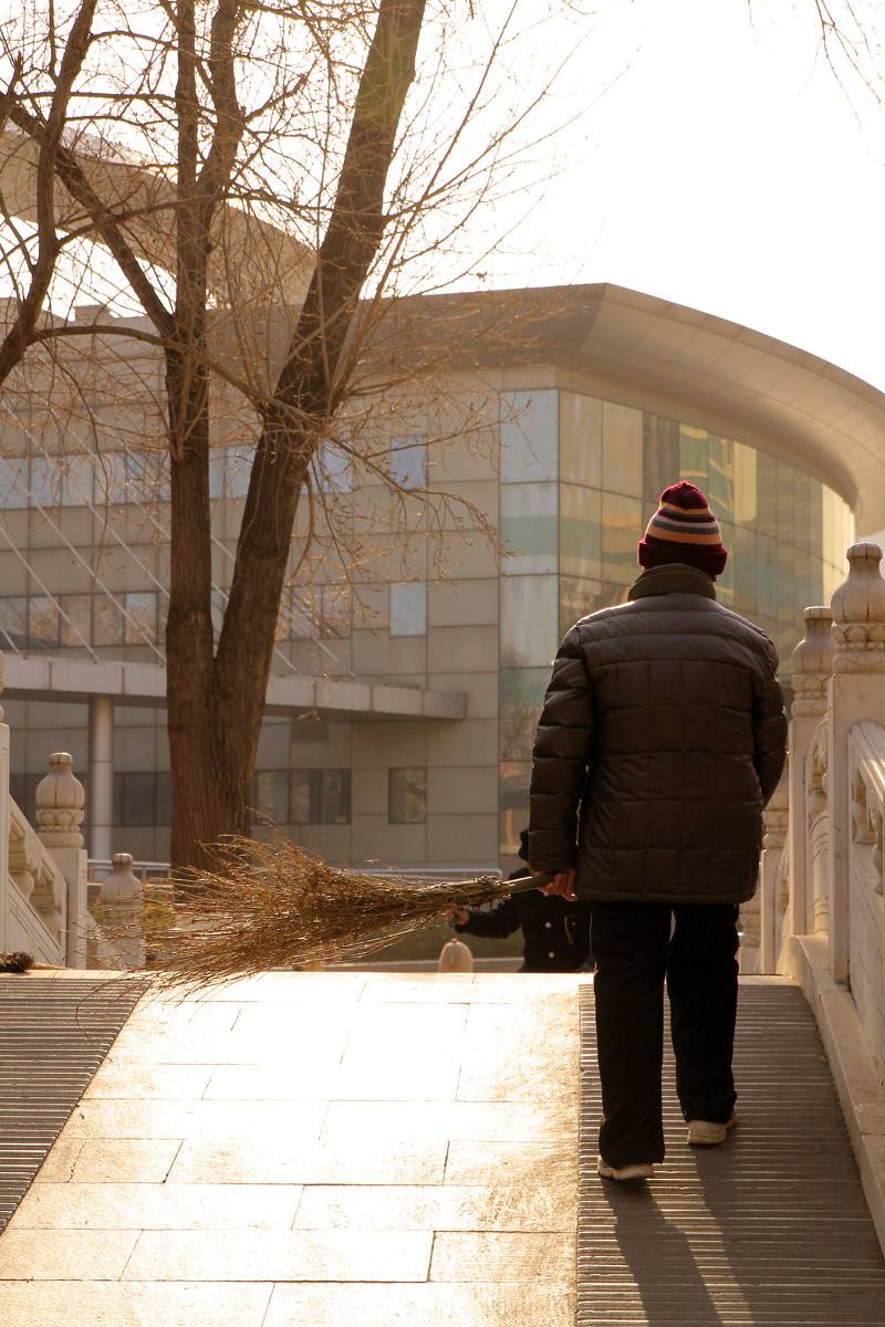 铜锁打工乐在人间