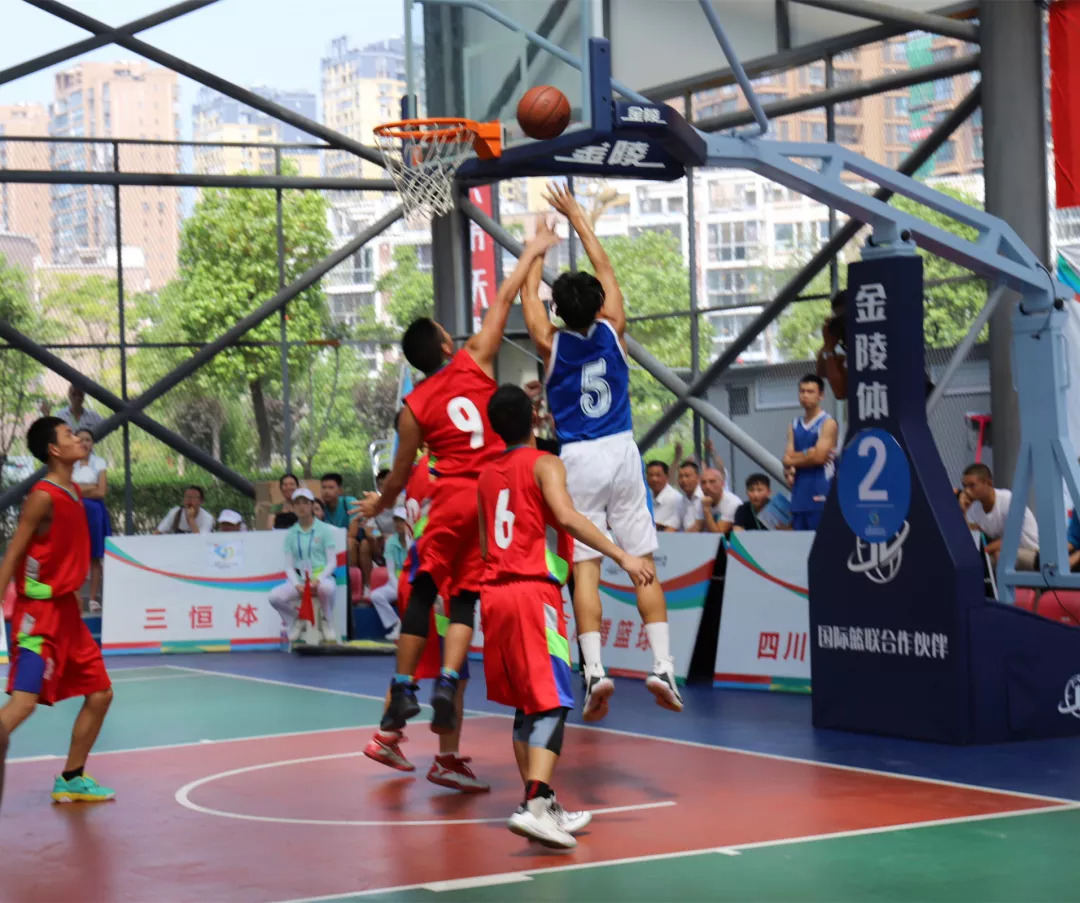 无声的拼搏只为前行,篮球因为热爱所以篮球无处不在
