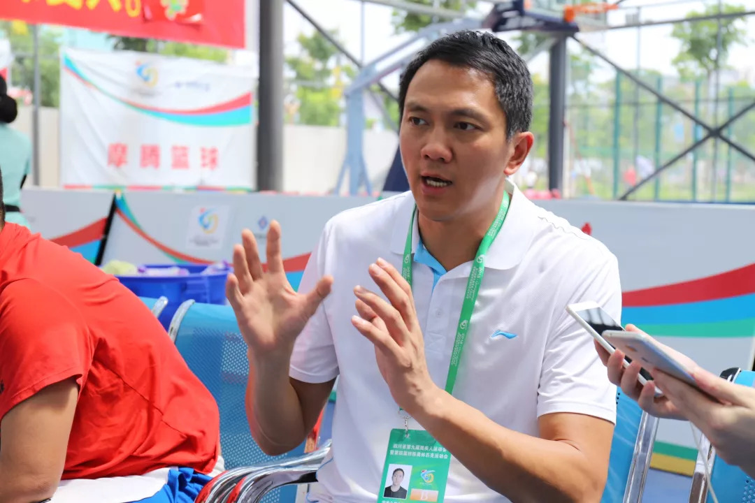 无声的拼搏只为前行,篮球因为热爱所以篮球无处不在