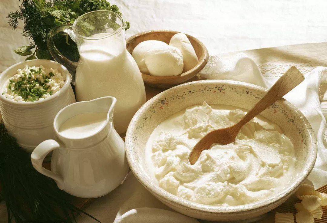 生鲜乳和生牛乳的奶粉哪个好,国产奶粉用生鲜乳