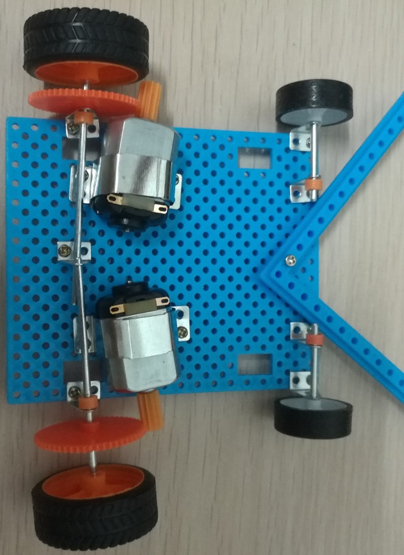 小型足球机器人设计,足球小科技制作