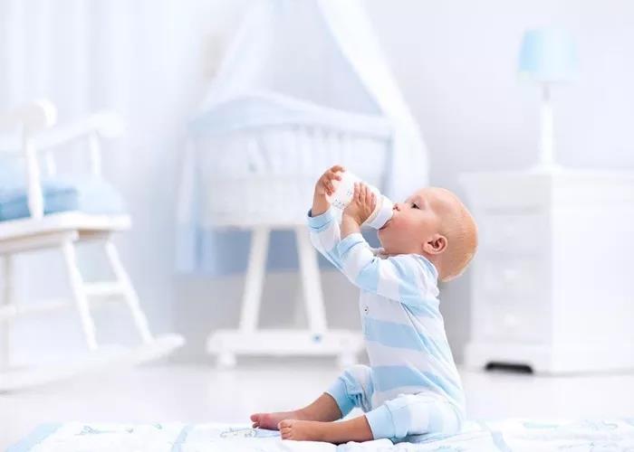 宝宝能涂护肤品吗,宝宝能涂凡士林吗