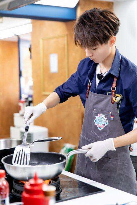 跟着王俊凯学护肤,跟着小凯学穿搭