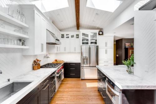 厨房天花板用铝扣板还是石膏板,厨房用防水石膏板好还是铝扣板好