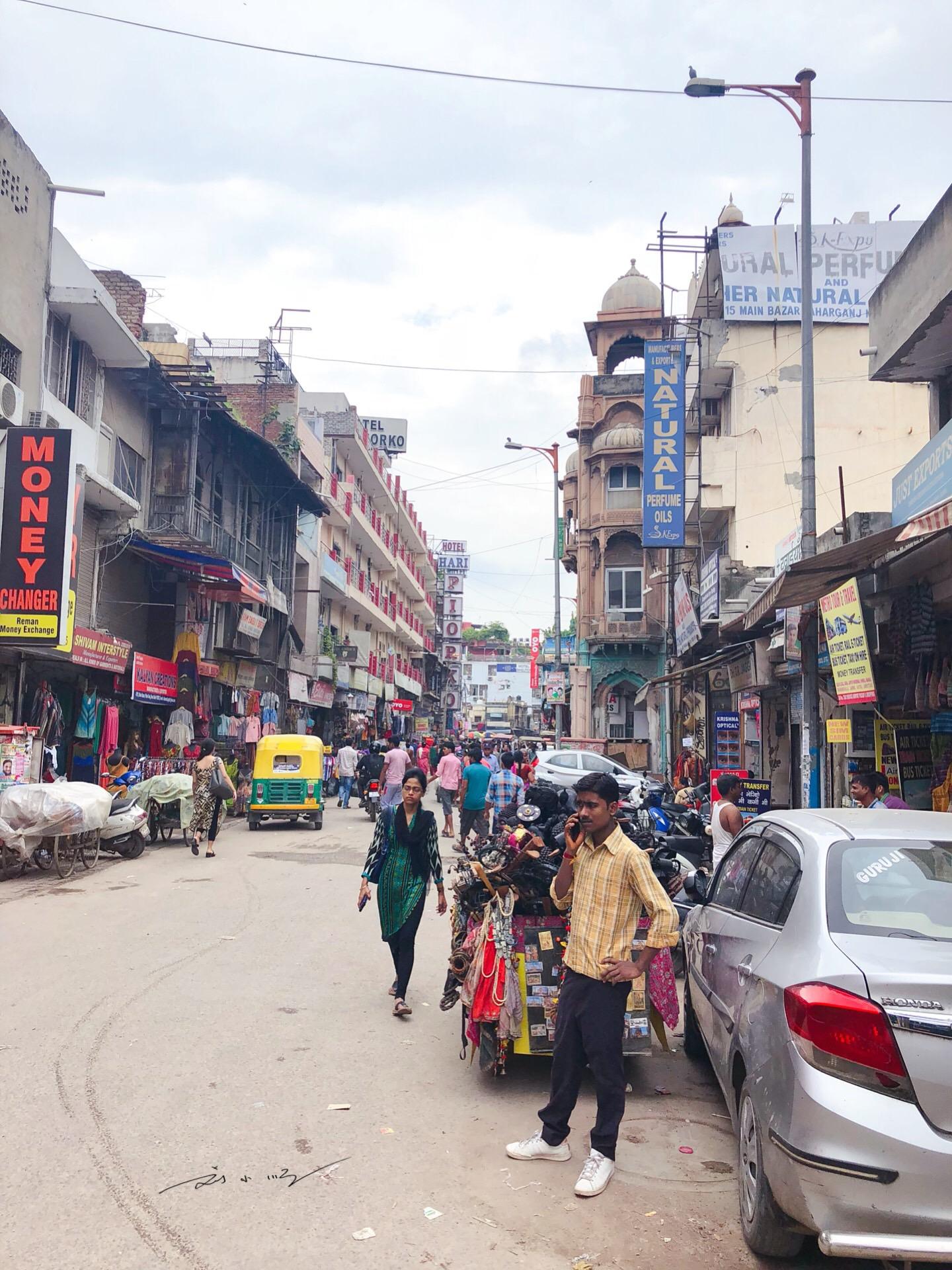 实拍印度街头药店,印度药房价格低廉