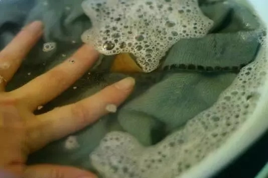 毛衣起球怎么办学会这几个小妙招,毛衣起球教你一招立马恢复原样