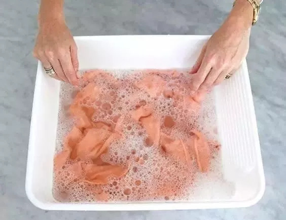 毛衣起球怎么办学会这几个小妙招,毛衣起球教你一招立马恢复原样