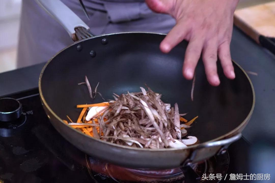 对付便秘最有效的炒素菜,这道菜润肠通便便秘人士要多吃