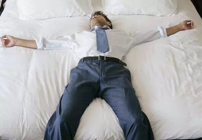 睡过100张床决定谈一谈床垫的选购,床垫隐藏的3个秘密