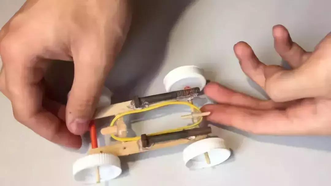 小汽车手工制作简单又好看,手工制作大全创意小汽车一年级