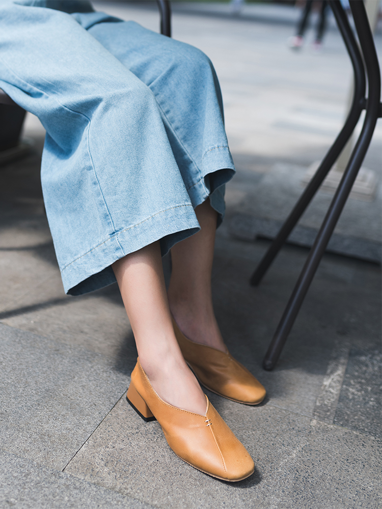 复古风满满的单鞋 (夏季美式复古穿搭穿什么鞋)