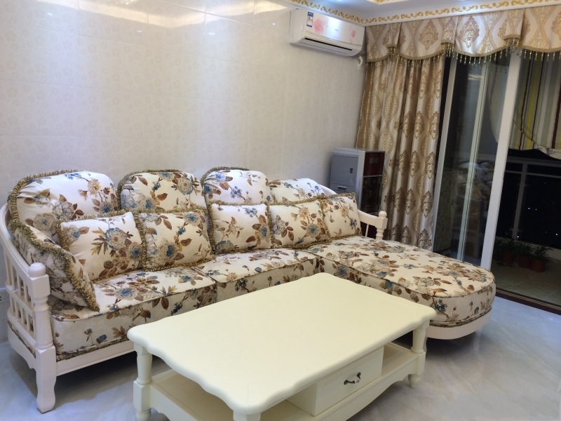 老公在墙上挖了个洞，没想到实在好用，吊顶镀金描边估计都没见过