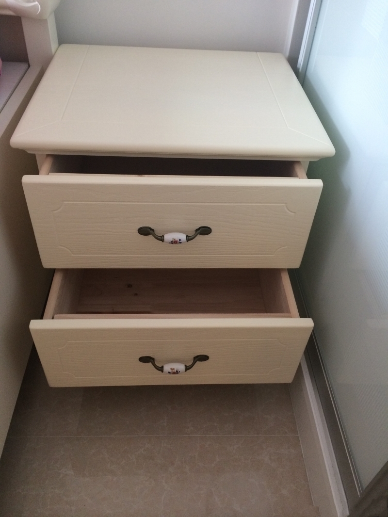 老公在墙上挖了个洞，没想到实在好用，吊顶镀金描边估计都没见过