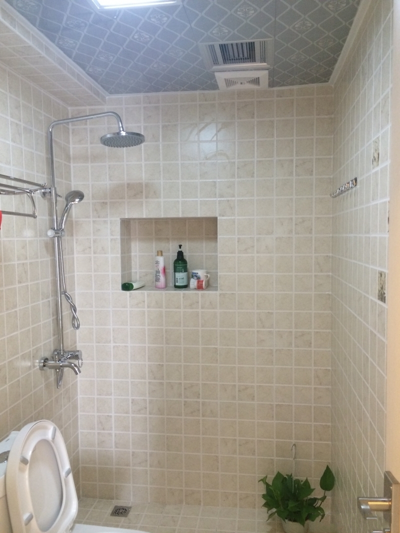 老公在墙上挖了个洞，没想到实在好用，吊顶镀金描边估计都没见过