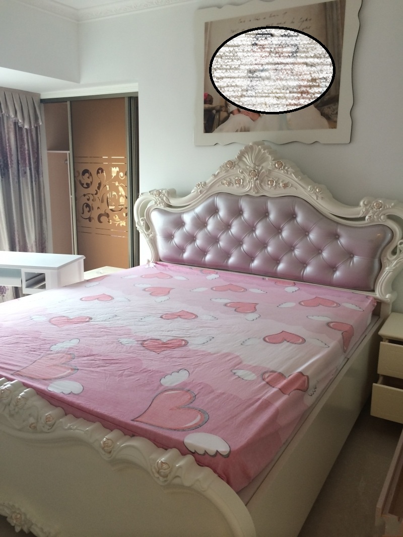 老公在墙上挖了个洞，没想到实在好用，吊顶镀金描边估计都没见过