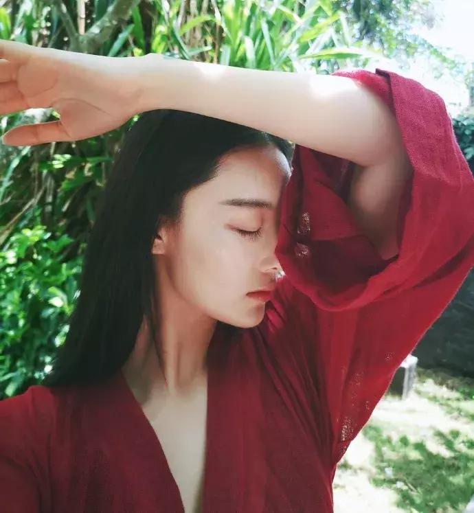 张馨予撩女生,张馨予的口红有哪些