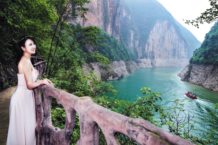巫山十二峰,巫山县抱龙十二洞探险